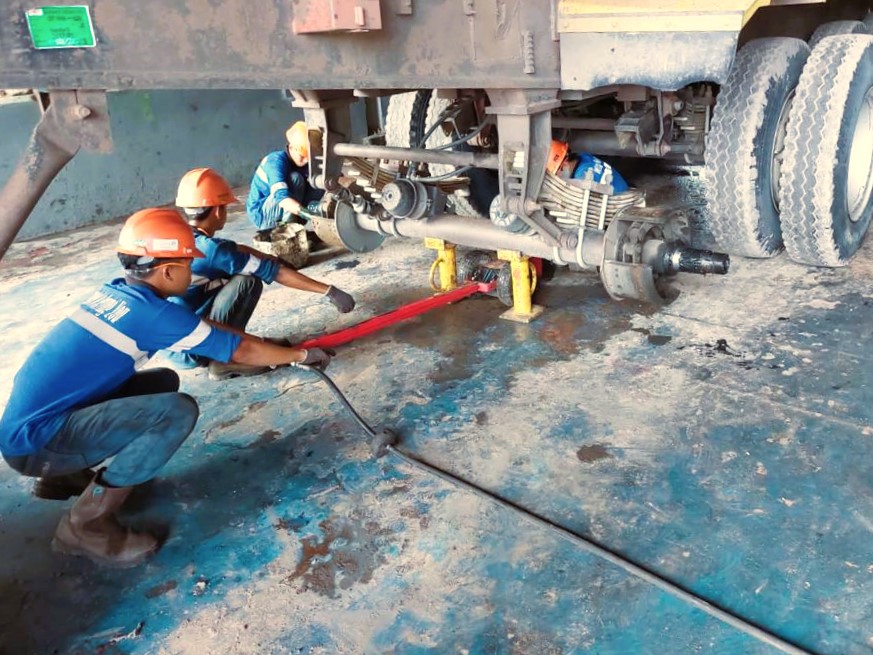 pemeriksaan truk trailer