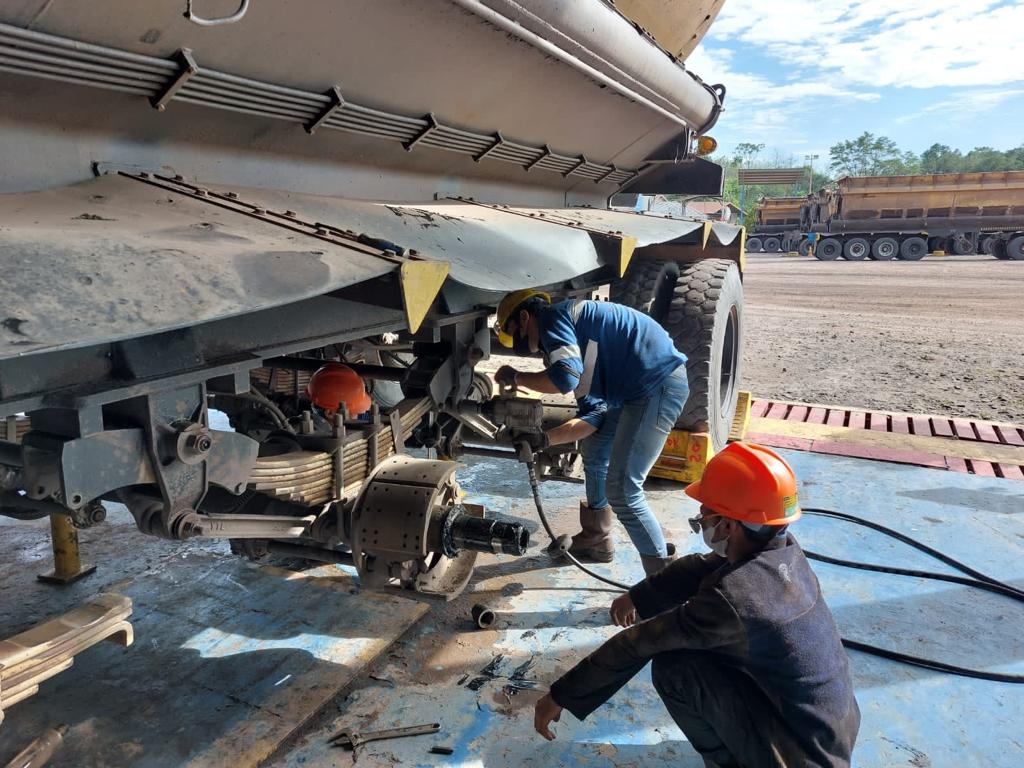 perawatan pada kendaraan alat berat