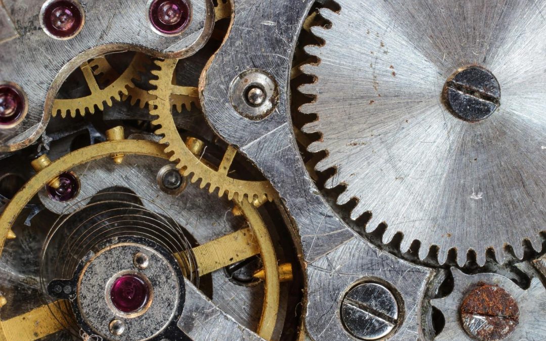 gigi roda berwarna emas dan perak