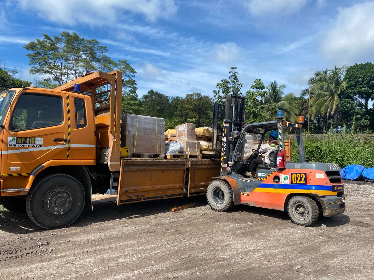 proses distribusi dengan alat berat