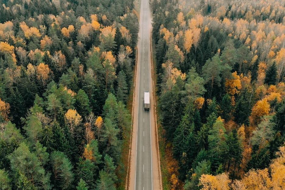 truk sedang berjalan